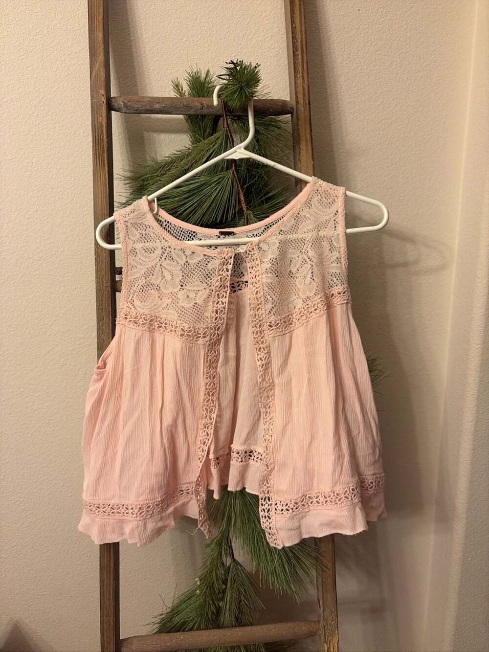 POL Blush Pink Sleeveless Crochet Lace Keyhole Tank Top